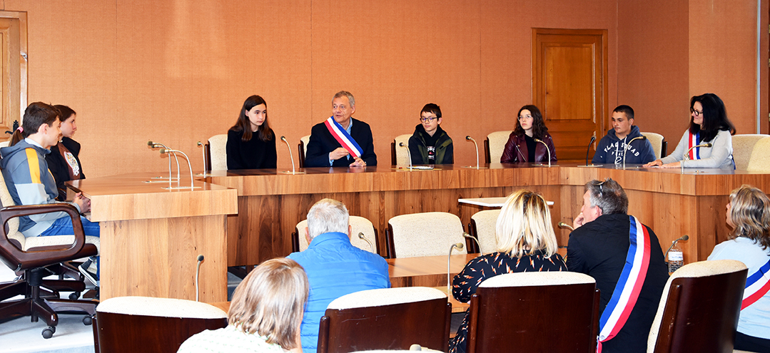 Dix collégiens siègent au Conseil Municipal des Jeunes de Saint-Flour